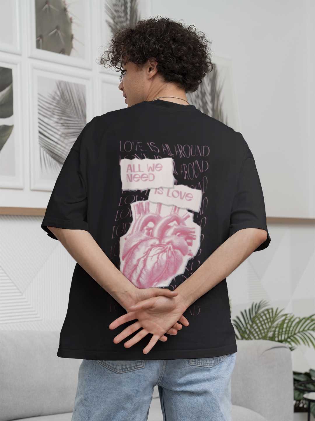 Love is all we need Oversized Tee